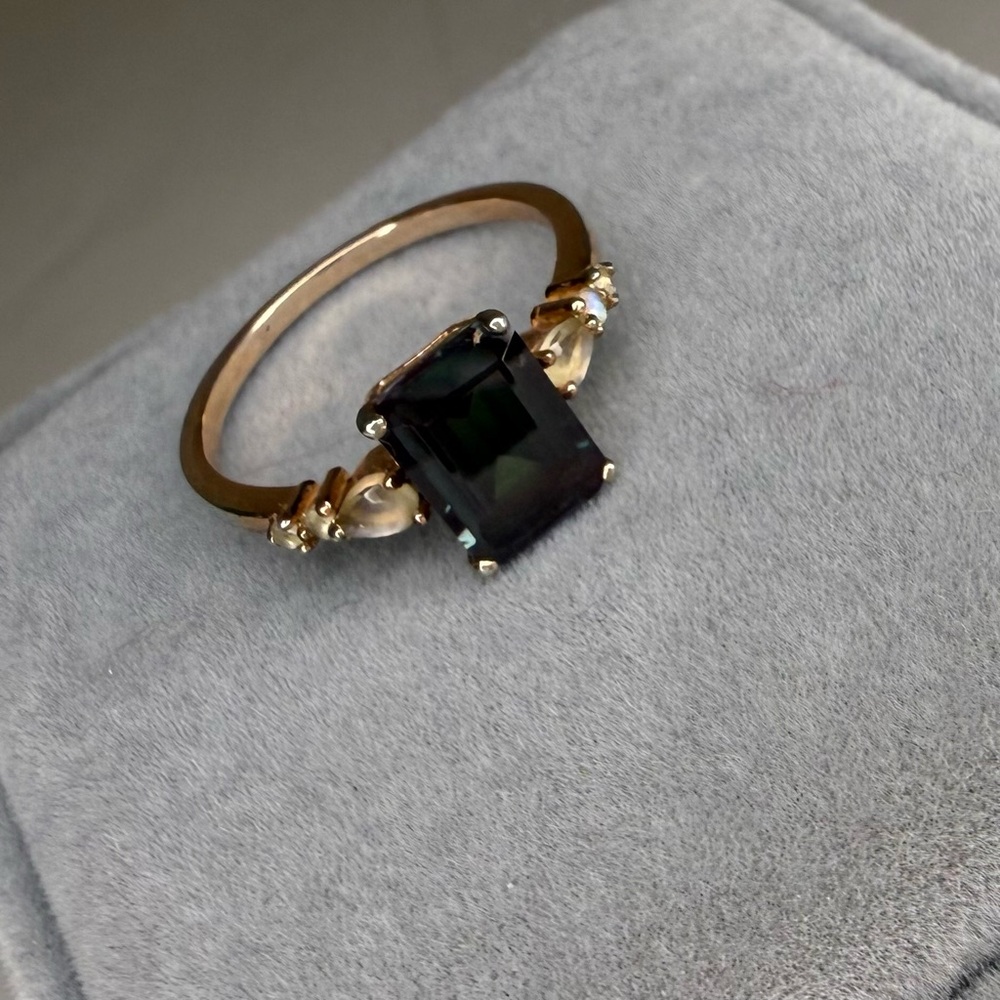 Custom made alexandrite, moonstone and rose gold ring - Picture 3 of 10